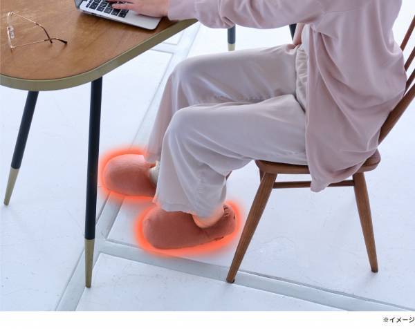 電子で温めて繰り返し使える、足もとの冷えに「ふわぽかルームシューズ」