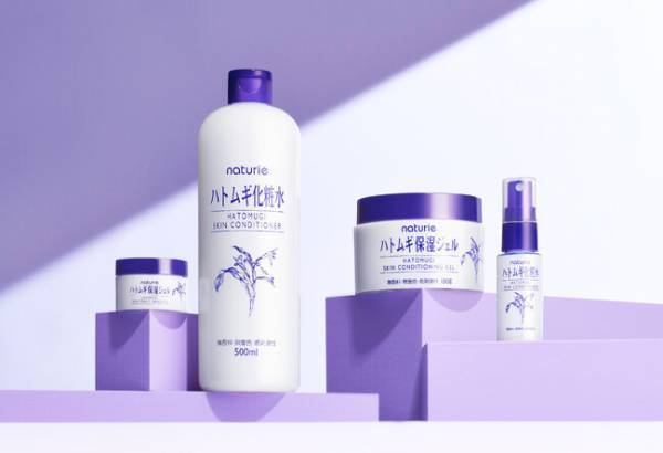 ナチュリエ ハトムギ化粧水・保湿ジェルにミニボトルつきのセットを数量限定発売