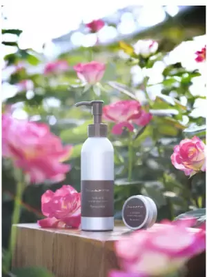 ナリス化粧品から、朝摘みのバラから生まれた新ボディケアブランド「マモナ」誕生