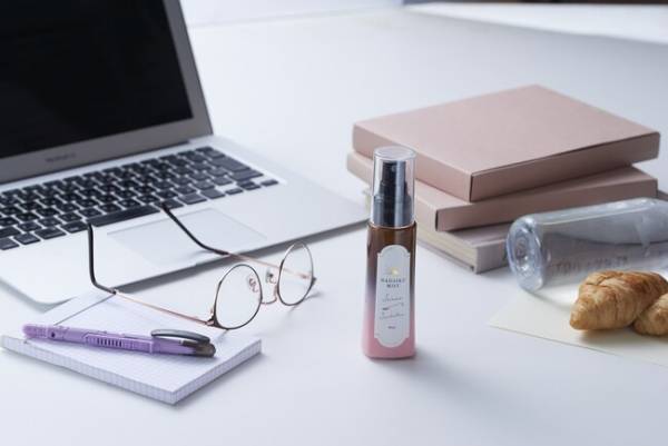 「素直生活」から保湿クリームをミスト化した「肌育ミスト」が登場