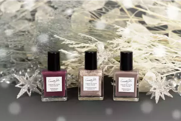 国産マニキュアブランドの冬限定カラー！澄んだ空気を感じさせる指先に