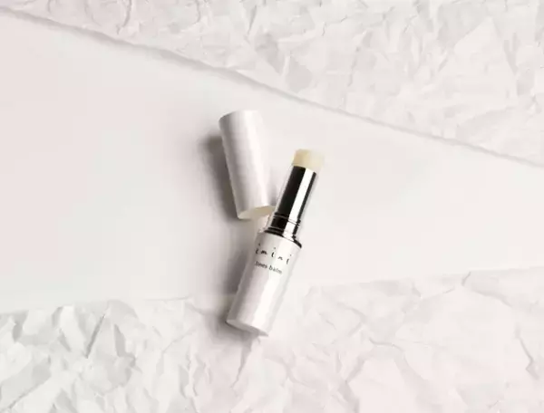 気になる箇所を直接ケア！スティック美容液発売開始