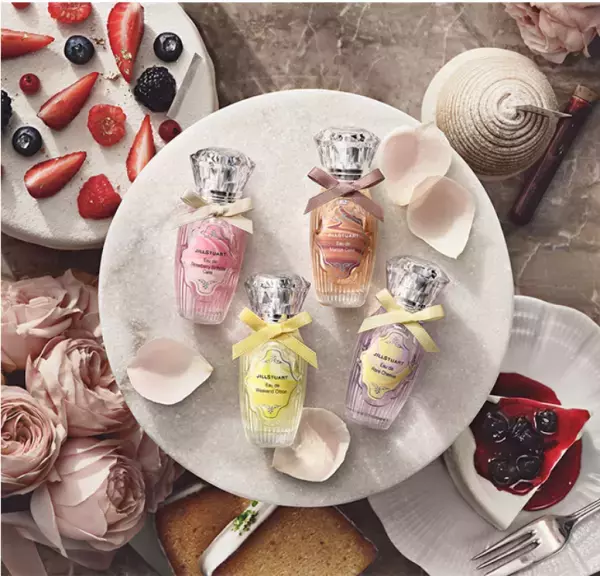 ジルスチュアートが、バースデーケーキをイメージしたオードトワレ4種を発売