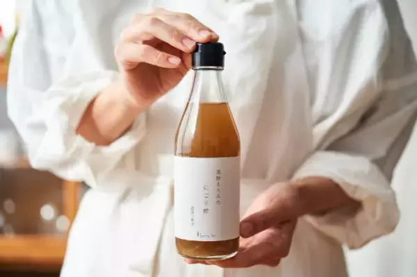話題の発酵料理家が新ブランド始動！第1弾「黒酢もろみのにごり酢」発売