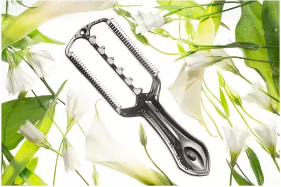 美髪ケアと頭皮ケアを同時に叶える「INBATHパドルコーム プレミアムブラック」