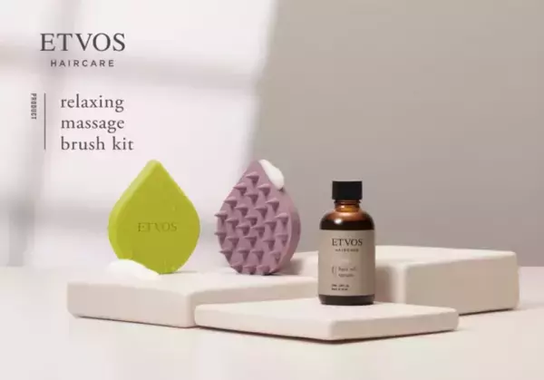 冬のカチカチ頭皮に！「ETVOS」マッサージブラシ＆ヘアオイル限定キット発売