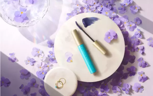 「ひとえ・奥ぶたえ用マスカラ」即日完売の“スミレ色マスカラ”が復刻発売！