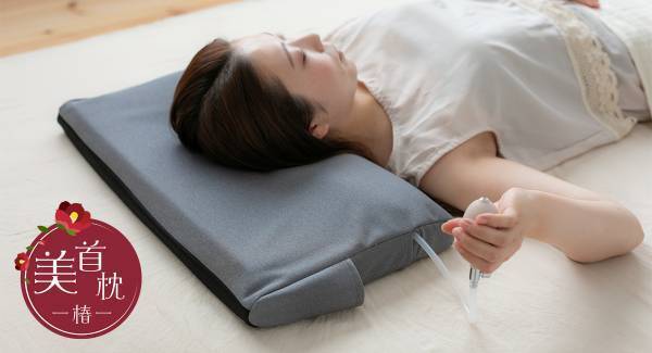 首の「しわ」を予防する『美首枕 椿-TSUBAKI-』発売