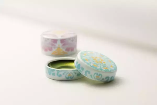 伊勢半本店が“唐花丸”の文様をメインに配した「小町紅 凛」を発売