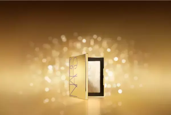 「NARS」銘品パウダーにホリデーコレクション限定ゴールドカラーが登場！