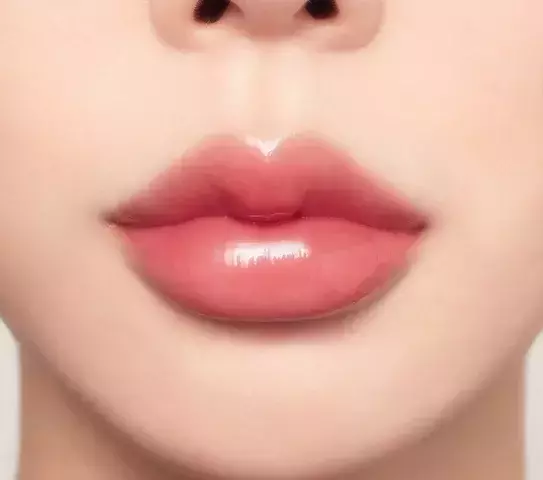 体温でとろけるテクスチャー！潤いくちびるを叶える4つのカラー