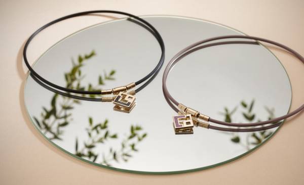 コラントッテの磁気ネックレスに女性向け新カラー2種新発売