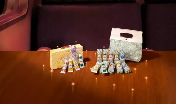 自分へのご褒美やプレゼントにも！ホリデー限定の香りで贈るミニハンドクリームキット