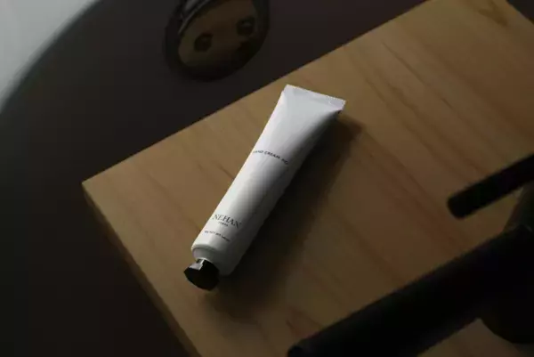 指先までしなやかさとツヤを与える！NEHAN TOKYO「ハンドクリーム フィグ」が登場