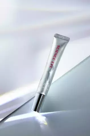 目元の複合悩みに対応！REDNAから印象まで変える全方位アイクリームが登場