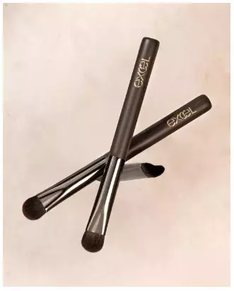 エクセルからハート形のコンシーラーブラシが登場