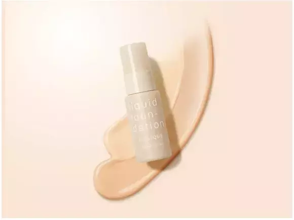 大笑いも大泣きも気にしない「スタイリーク リキッド ファンデーション」