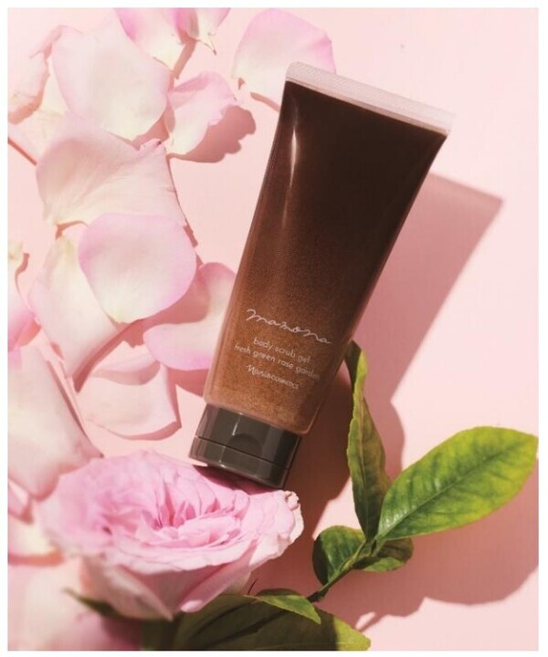 夏に角質ケアは朝摘みバラの香りとともに-マモナ ボディスクラブジェル