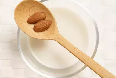 アーモンドミルクの味にこだわった「至福のアーモンドミルク」を味わえる限定メニューが都内2店舗でスタート！