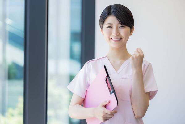 立冬の夕暮れに、心と体を整える「季節のヨガ」リワークセンターキズナで開催