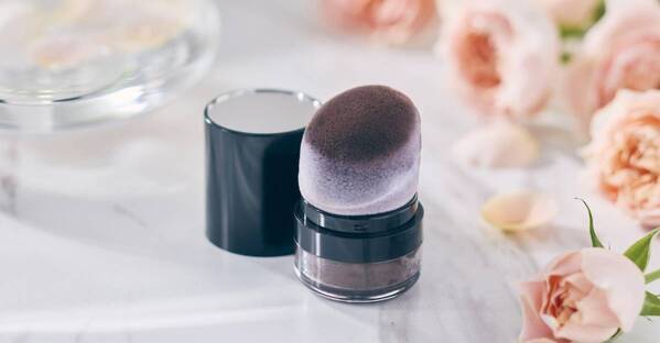 気になるところにポンポンするだけ「プリマローズ はやわざヘアファンデーション」