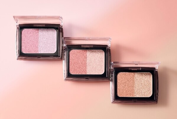 ひと塗りで立体感＆血色感！ファンケルが2色セットの“多幸感チーク”を新発売