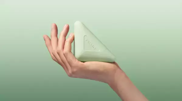 トリプルケアで理想の手元に！「プラダ ビューティ」新作ハンドクリーム10月発売