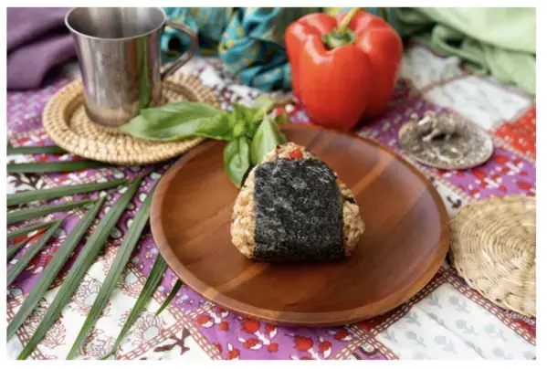 オルビスの完全食おにぎり『COCOMOGU』に「ガパオ風おにぎり」が仲間入り！