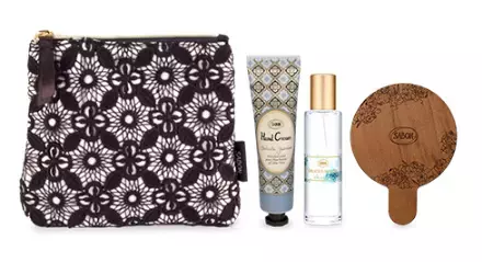 SABONのフラッグシップストアが、桜を活かしたケアキットを数量限定で発売