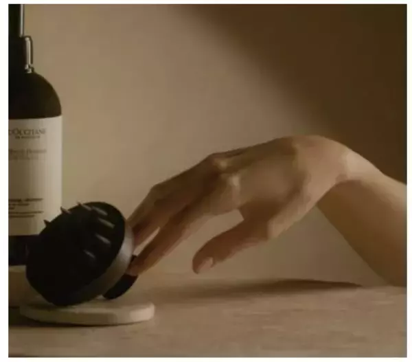 ロクシタンから頭皮用ブラシ「スカルプ スパ ブラシ」が数量限定で登場！