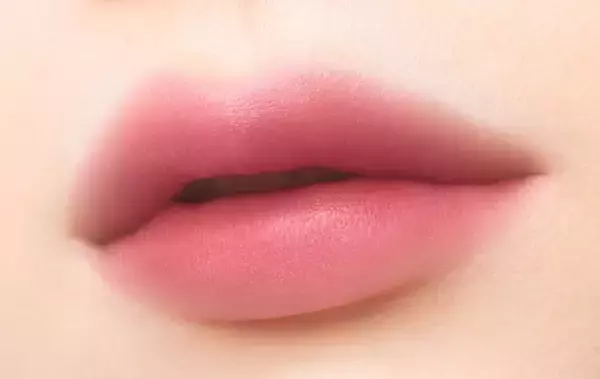 ラベンダーニュアンスの儚げピンク！「オペラ」“透けマット”リップに夏限定色が登場