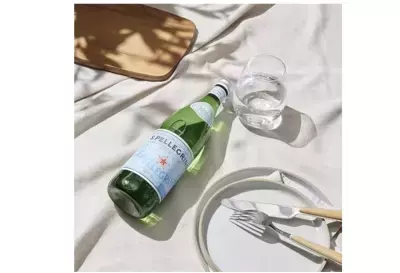 強炭酸ブームが続く今季、無糖炭酸水の人気が急上昇。おしゃれな瓶ボトルも注目
