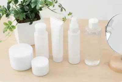 予測される化粧品の値上げ・品薄・欠品。安定供給に繋がるコスメ業界の秘策とは？