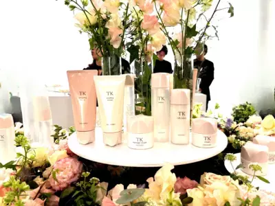 メナードのスキンケアブランド「TK」が6年ぶりのリニューアル、独自成分「ガーデニアエキスW」で"うっとり肌"へ