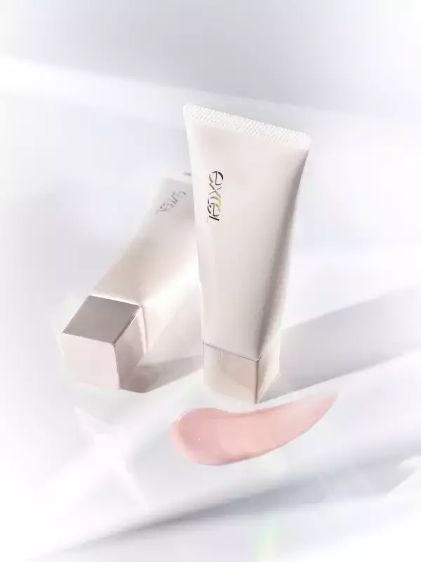 「エクセル」人気UV下地に新色！血色感×透明感のラベンダーピンク