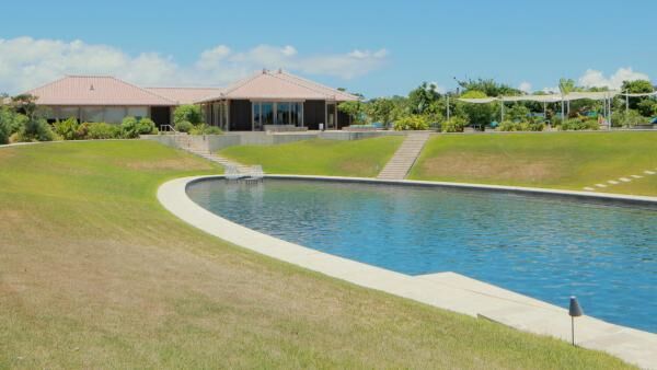 庭付きの琉球赤瓦の一戸建てに泊まる！沖縄離島のオススメホテル「星のや竹富島」