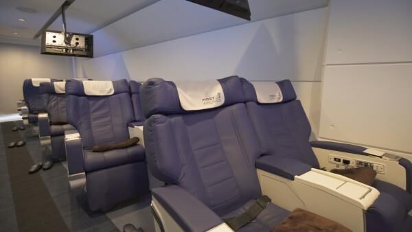 VRで世界旅行！ファーストクラスの機内食を味わう「FIRST AIRLINES」の楽しみ方まとめ