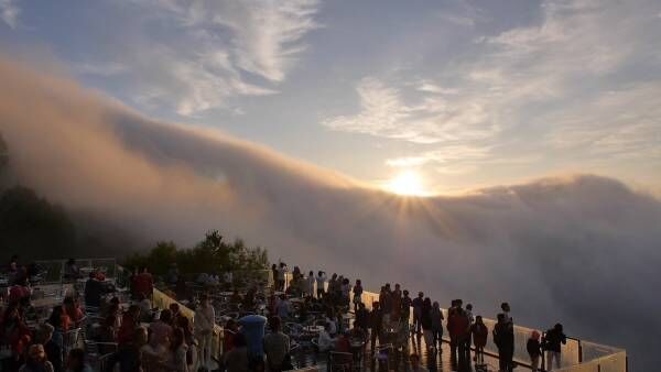 死ぬまでに見たい究極の絶景！ 一期一会の奇跡”雲海テラス”へ