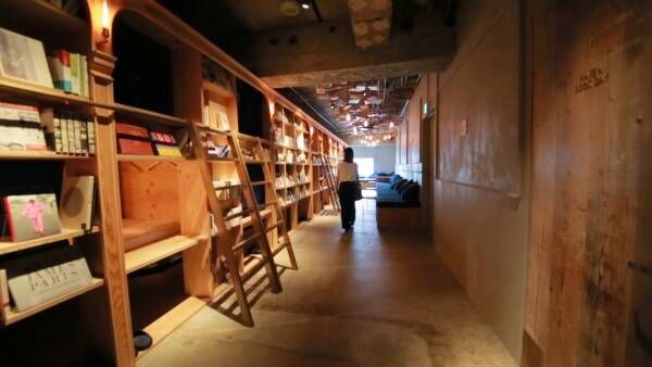 池袋の泊まれる本屋「BOOK AND BED TOKYO」で、本に囲まれて至福の寝落ち体験