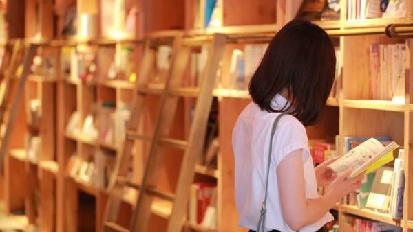 池袋の泊まれる本屋「BOOK AND BED TOKYO」で、本に囲まれて至福の寝落ち体験