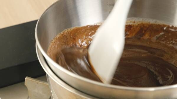 スプーンの上に絞るだけ。ほろ苦濃厚「ガナッシュチョコレート」