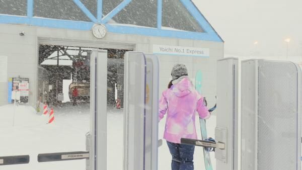 世界のスキーヤーが憧れるパウダー天国「キロロ スノーワールド」の空気よりも軽い粉雪に興奮！
