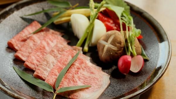 「星野リゾート　界 阿蘇」で味わう、新鮮な桜肉と溶岩プレートの和牛焼きしゃぶ