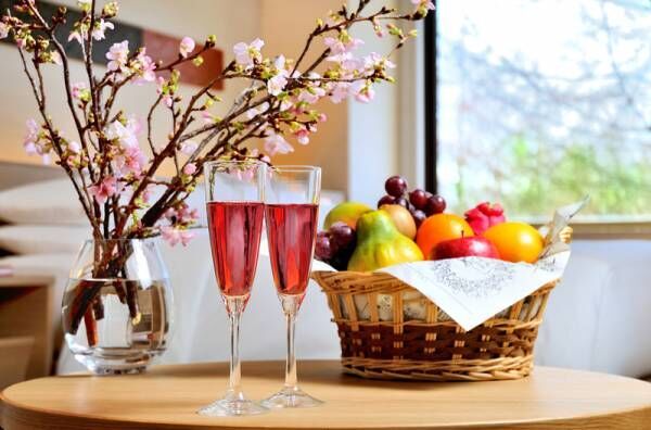 人気ホテルの桜舞う春の訪れを祝う宿泊プランや料理が登場