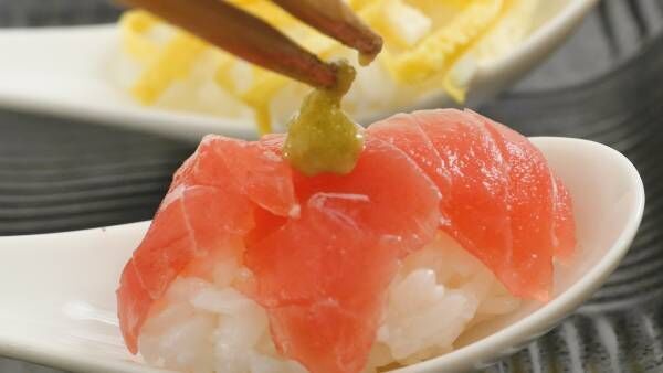 食べやすさも人気の秘密。彩り豊かな「スプーンちらし寿司」