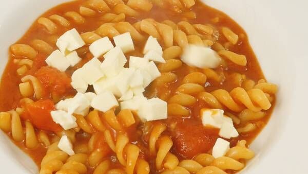 トマト鍋をリメイクで食べきる。「濃厚チーズパスタ」のレシピ