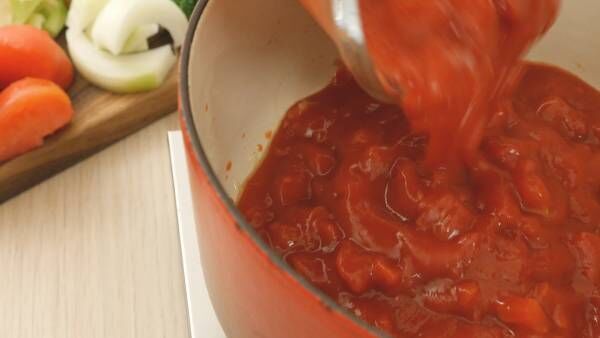 おうちで簡単！野菜たっぷり「トマト丸ごとあったか鍋」レシピ