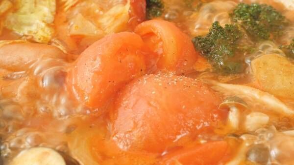 おうちで簡単！野菜たっぷり「トマト丸ごとあったか鍋」レシピ