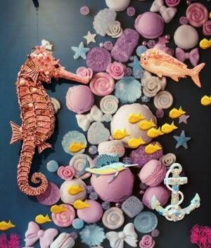 まるでお菓子の世界！渡辺おさむ「お菓子の美術館」が東京・新宿にて開催