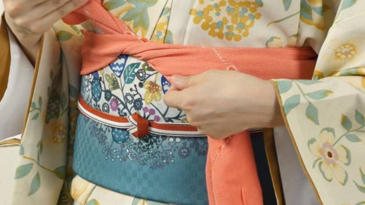 帯揚げのキレイな結び方 上手に結ぶコツと上品アレンジ3選 19年2月27日 ウーマンエキサイト 1 3